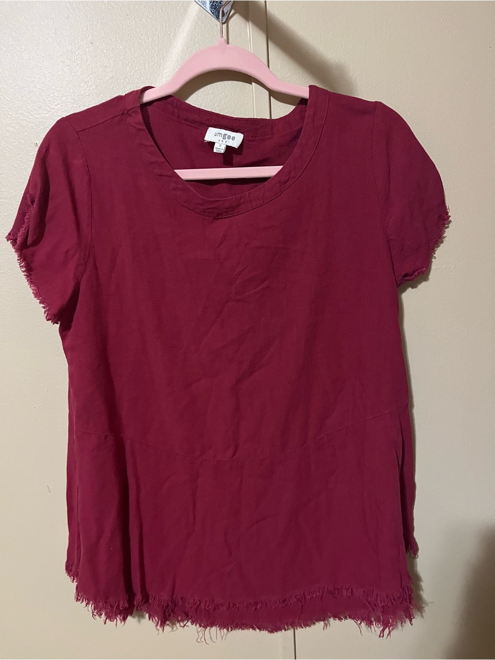 Umgee Short Sleeve Frayed Hem Tee in Berry Red